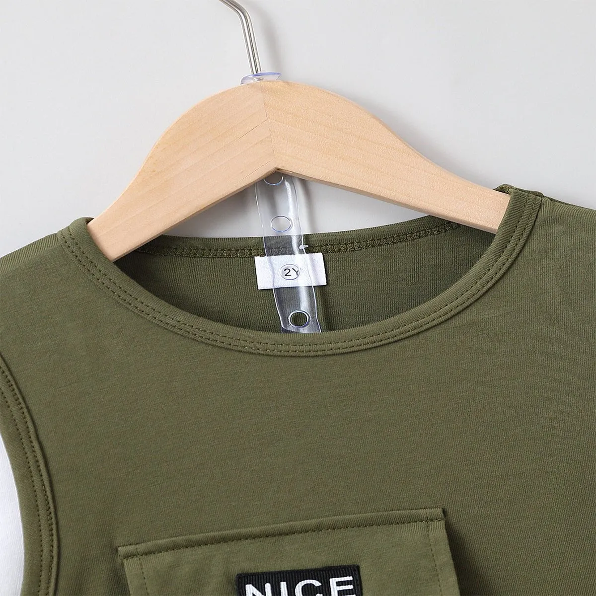 2pcs Toddler Boy Trendy Patch Pocket Short-sleeve Cotton Top and Cargo Shorts Set