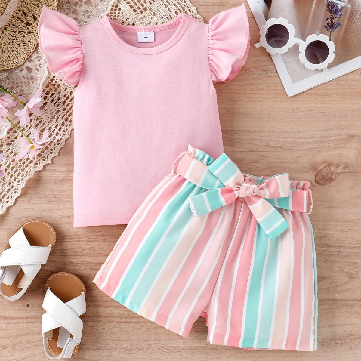 2pcs Toddler Girl Sweet Flutter-sleeve Tee and Stripe Belted Shorts Set