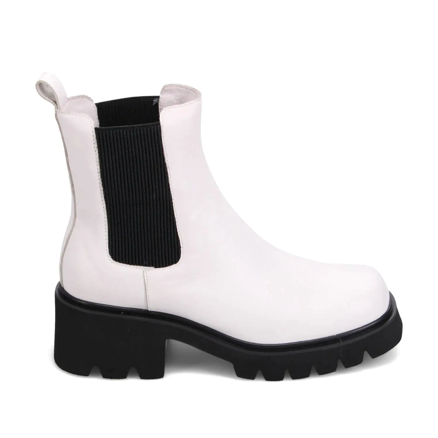 Django and Juliette Women's Barakios in White