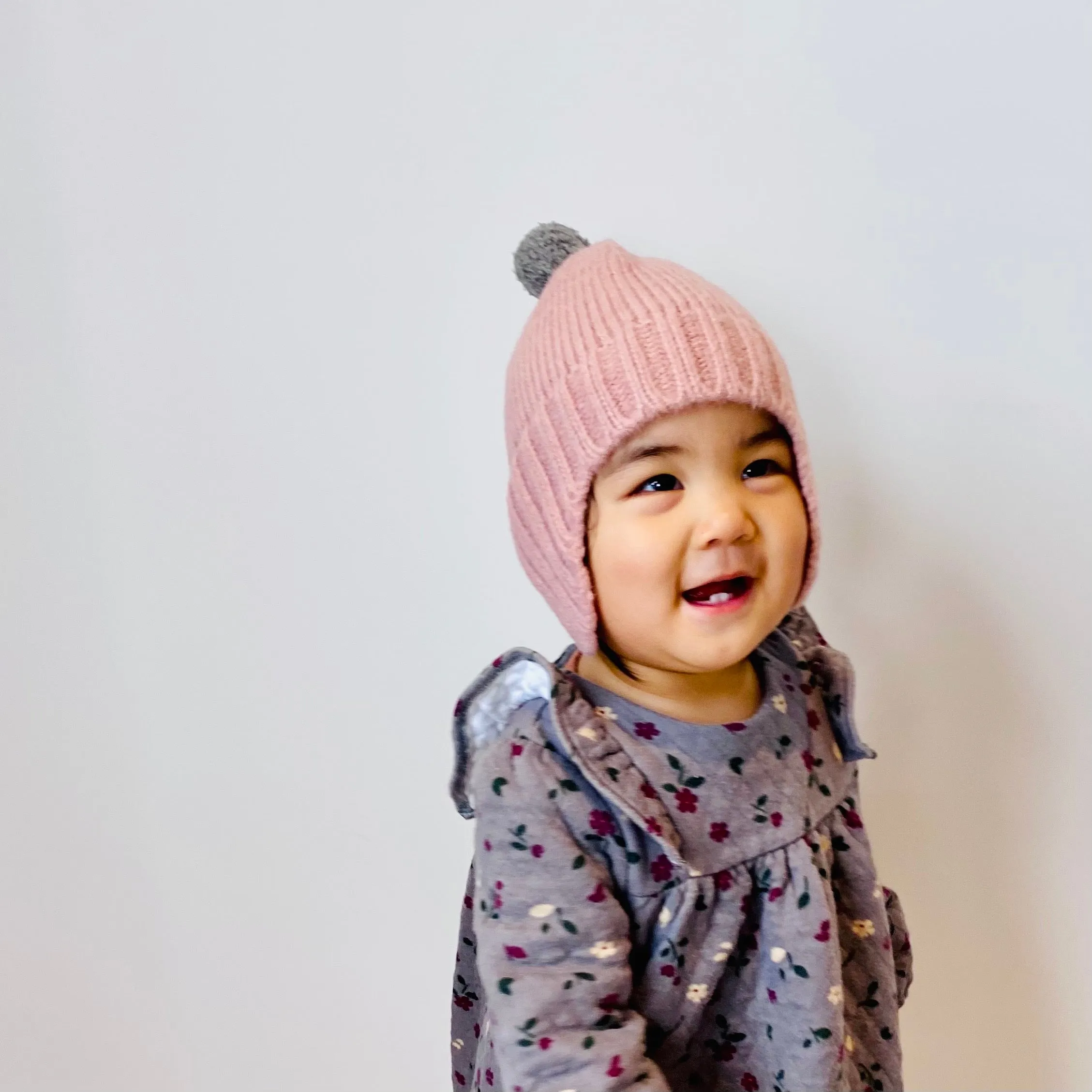 Knitted Pom Pom Beanie (Pink)